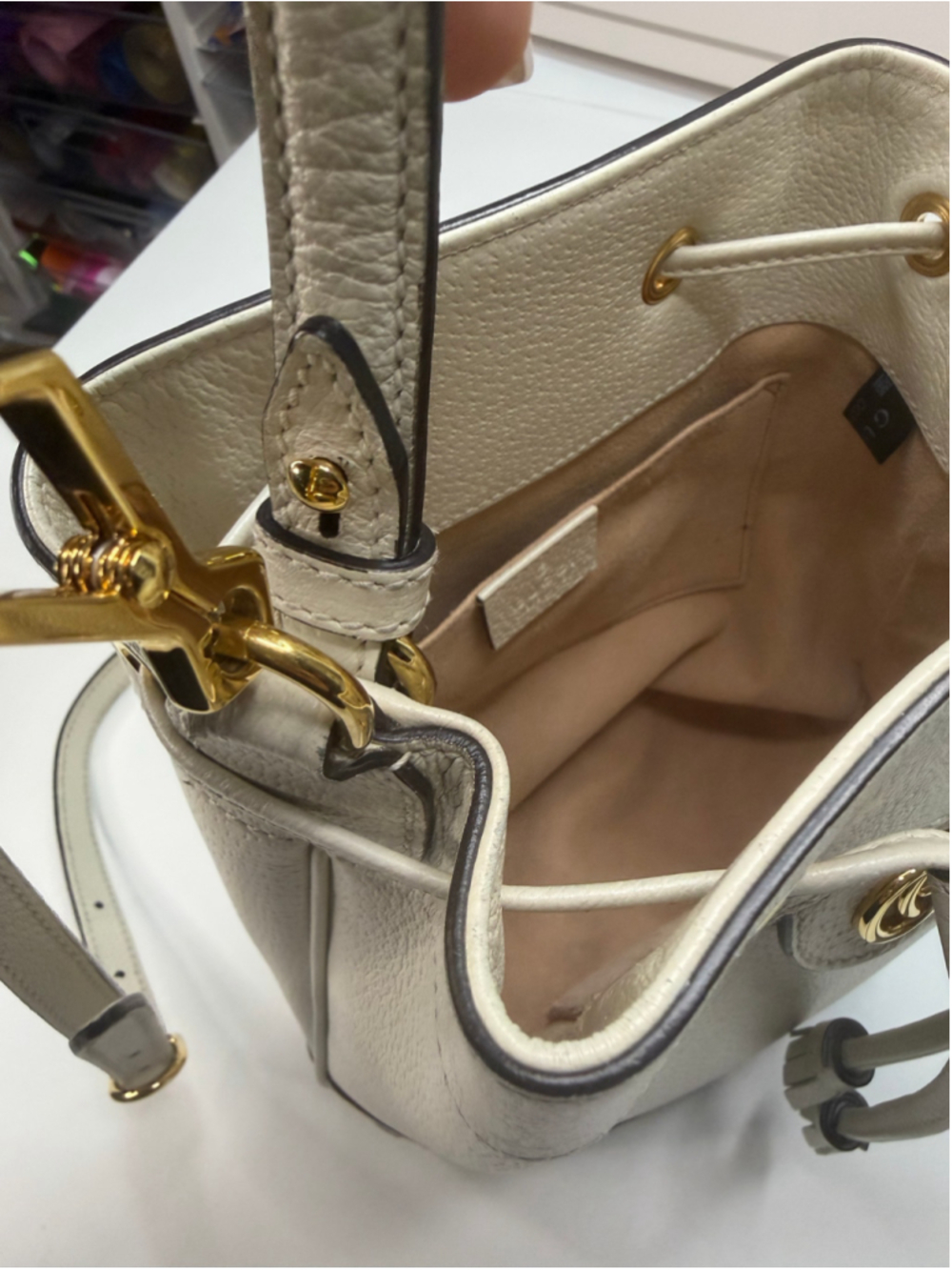 Women's Gucci Winter White Leather Bucket Bag, One Size - Picture 12 of 13